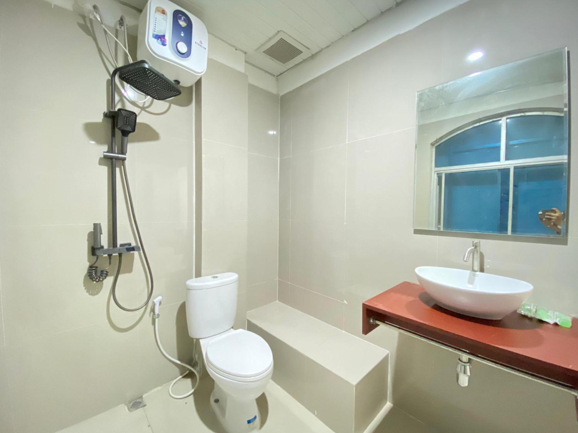 Double D Guesthouse Syariah Букіттінгі Екстер'єр фото