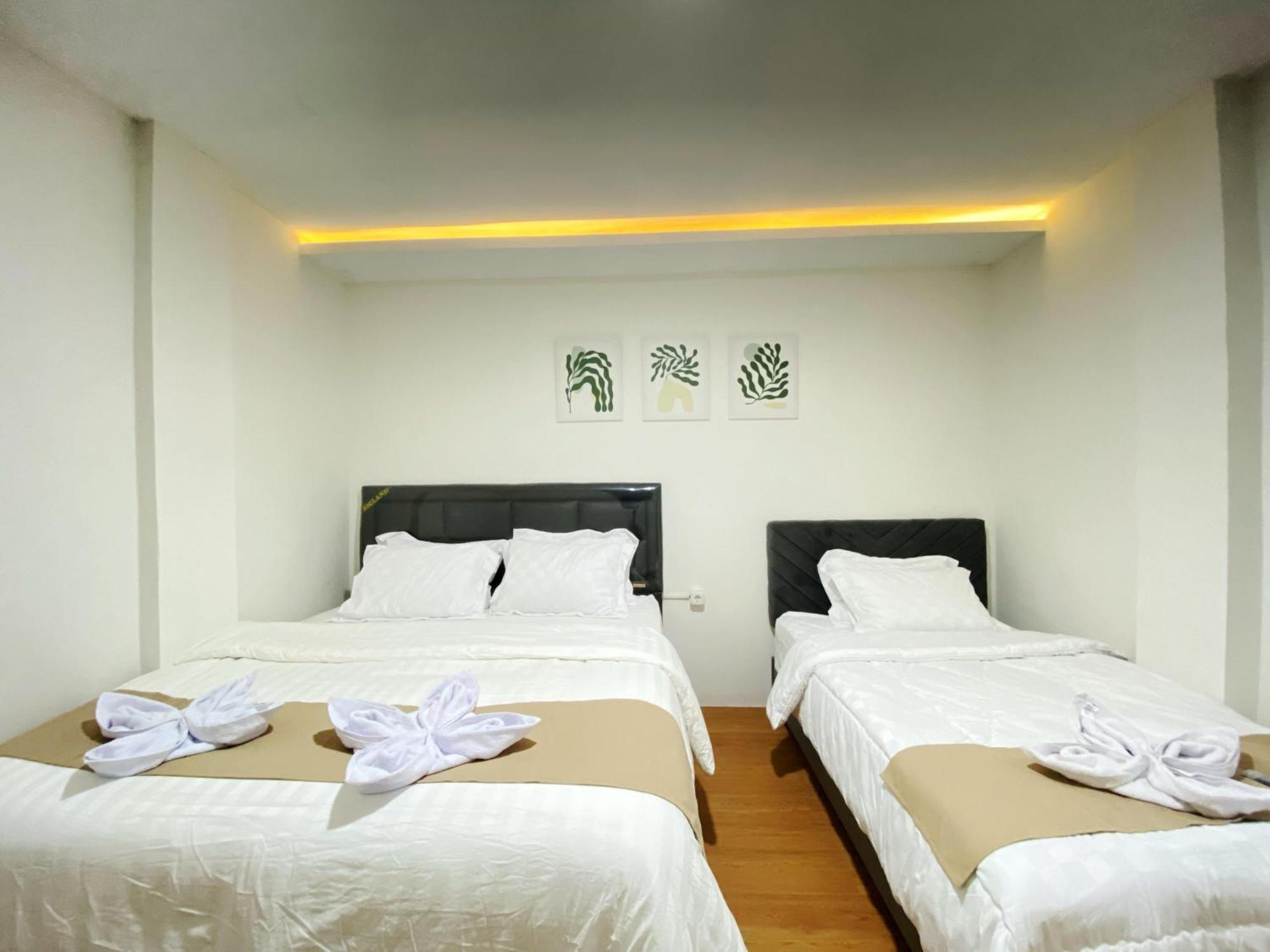 Double D Guesthouse Syariah Букіттінгі Екстер'єр фото