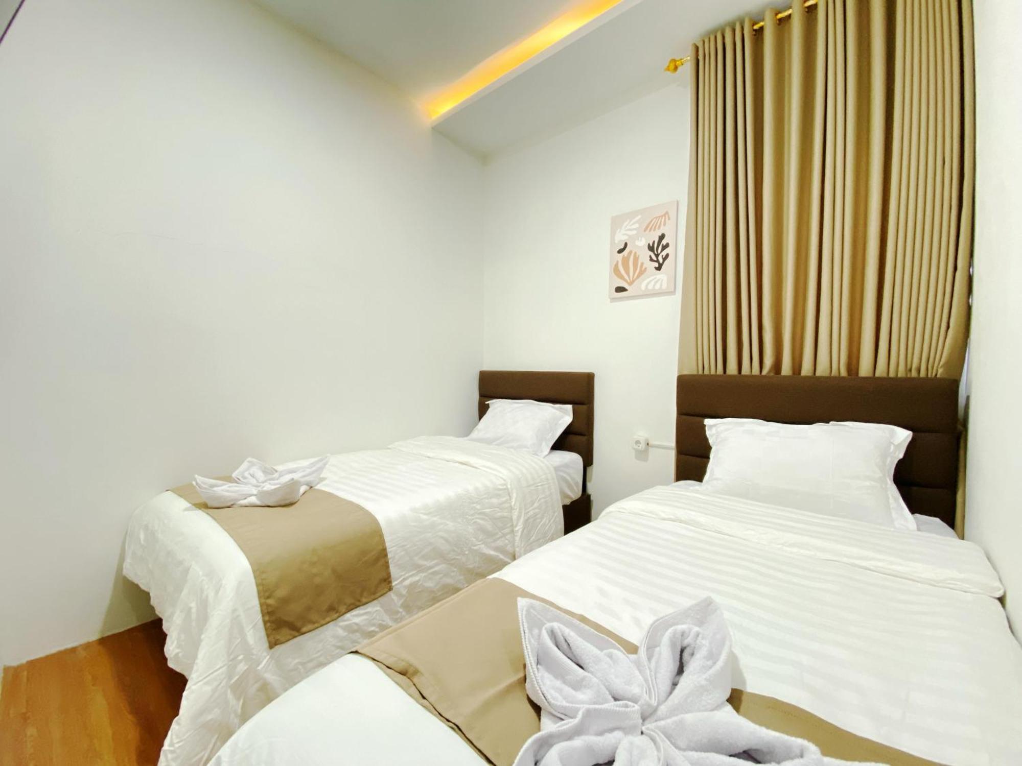 Double D Guesthouse Syariah Букіттінгі Екстер'єр фото