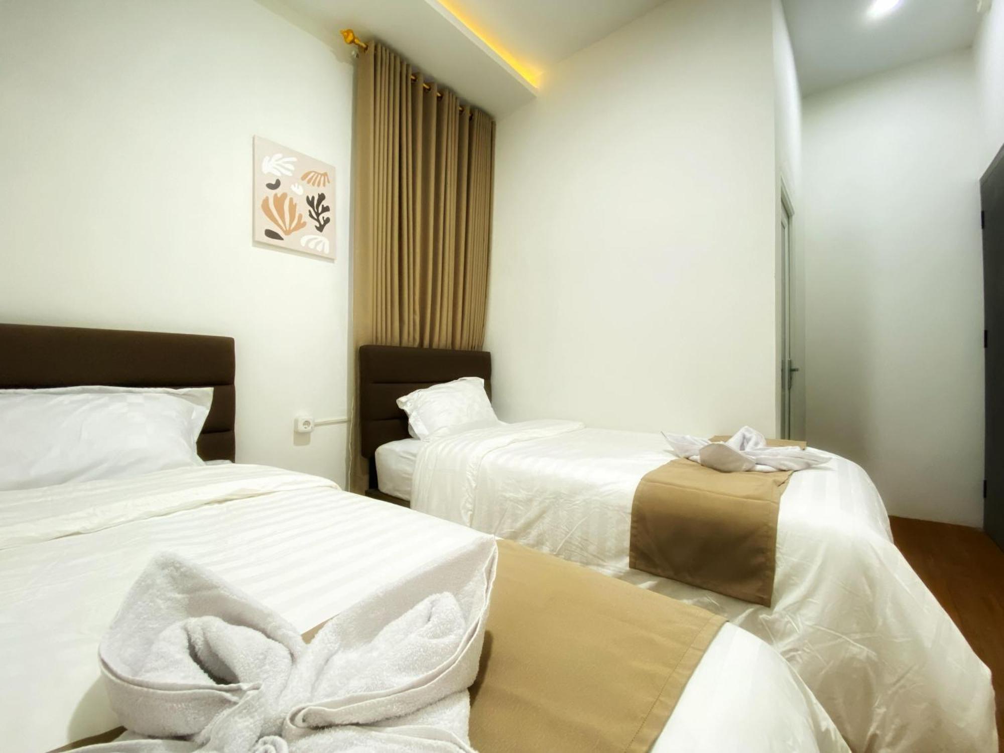 Double D Guesthouse Syariah Букіттінгі Екстер'єр фото
