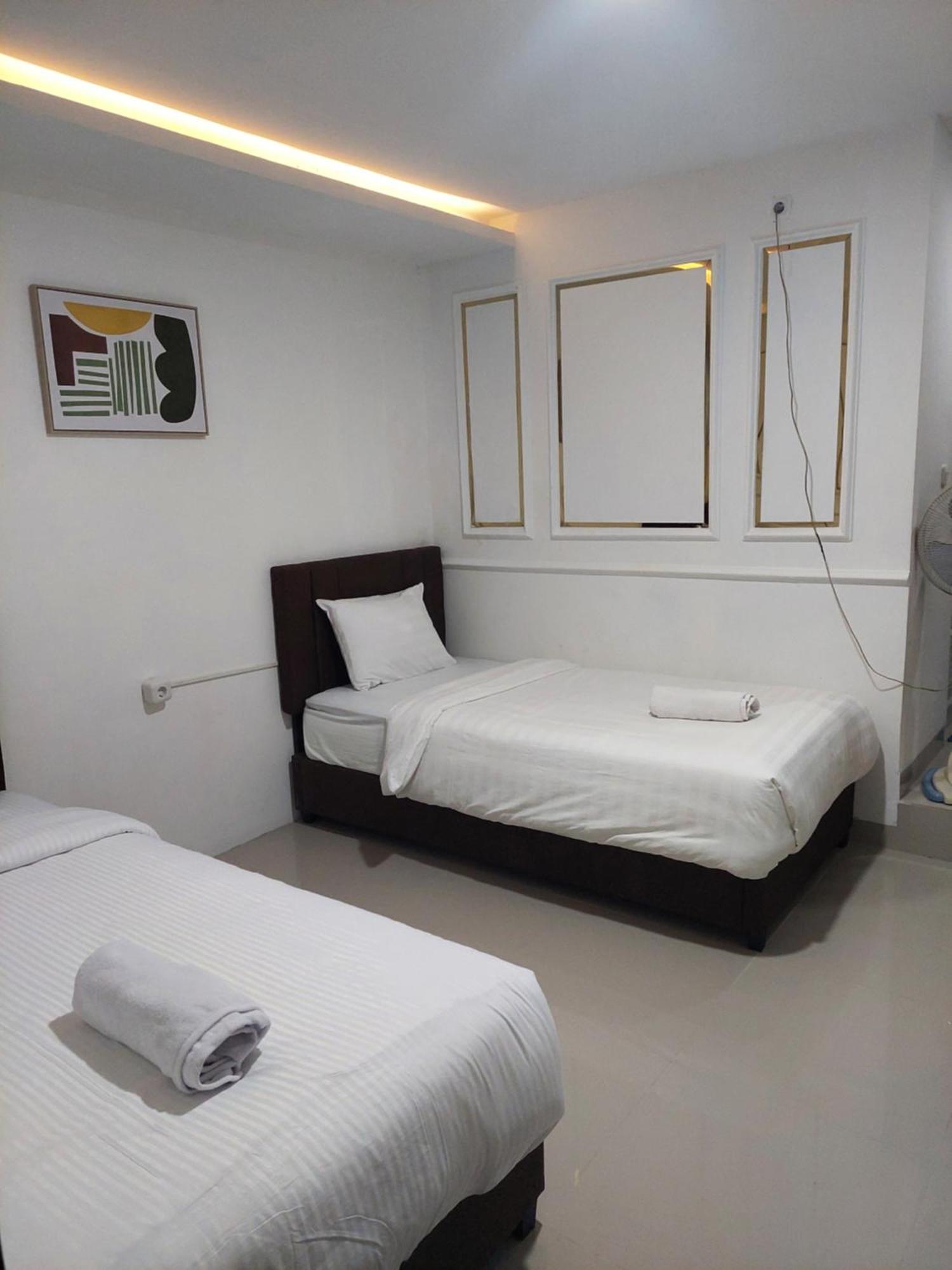 Double D Guesthouse Syariah Букіттінгі Екстер'єр фото