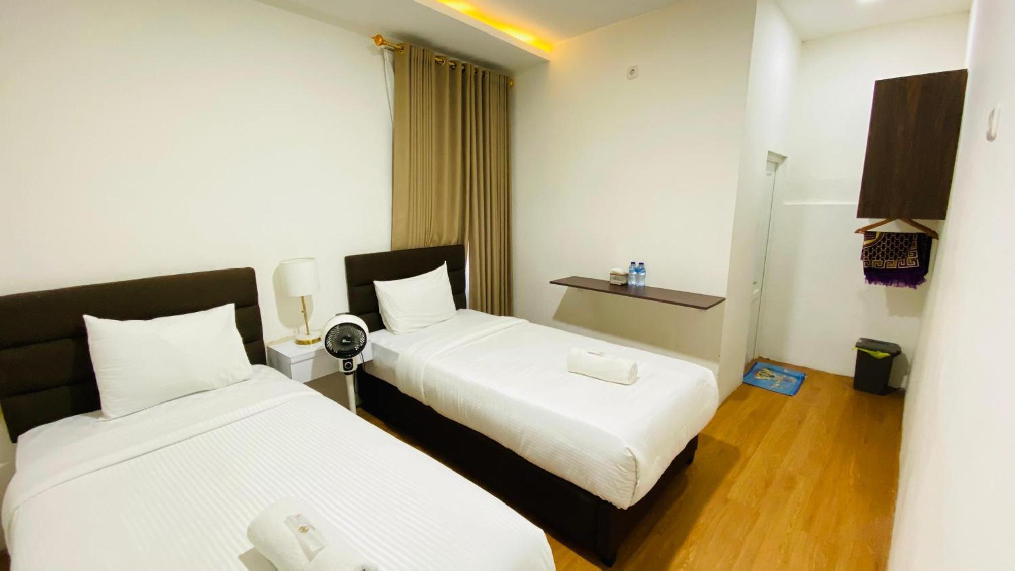 Double D Guesthouse Syariah Букіттінгі Екстер'єр фото